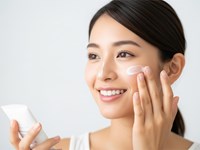 ¿Por qué no debes dejar de usar crema solar tras el verano?